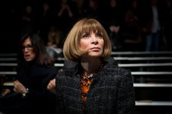 Anna Wintour v&agrave; 37 năm định h&igrave;nh đế chế Vogue
