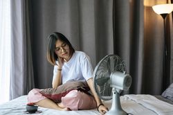 Lưu ý cho người bật quạt gió cả đêm lúc ngủ