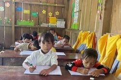 Phụ huynh vùng biên yên tâm gửi con đến trường