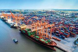 Mở rộng không gian phát triển và hình thành các trung tâm kinh tế biển