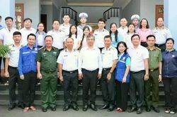 Thành phố Hồ Chí Minh luôn đồng hành cùng tuyến đầu Tổ quốc