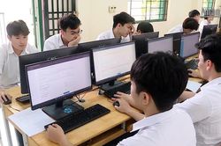 [Video] Hơn 130 đại học công bố điểm chuẩn, nhiều ngành 'chạm trần'