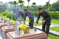 Điện Bi&ecirc;n bắt đầu khai quật, lấy mẫu h&agrave;i cốt tại Nghĩa trang liệt sĩ Quốc gia A1