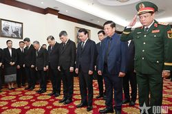Thủ tướng Lê Minh Hưng viếng Chủ tịch Quốc hội Lào Xaysomphone Phomvihane