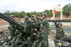 Lữ đoàn Phòng không 573 (Quân khu 5) luyện quân trên đất võ