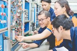Tuyển sinh đại học năm 2026: Điểm chuẩn nhóm ngành kỹ thuật, công nghệ tăng cao