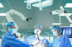 Bệnh viện Tâm Anh lập kỷ lục vượt mốc 100 ca thay khớp khó nhờ 'siêu robot' AI
