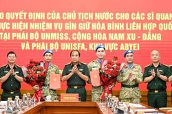 Trao quyết định cho 2 sĩ quan thực hiện nhiệm vụ gìn giữ hòa bình Liên hợp quốc