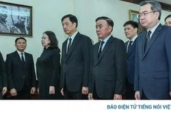 Thường trực Ban Bí thư Trần Cẩm Tú viếng đồng chí Saysomphone Phomvihane
