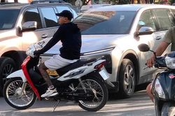 Công an vào cuộc xác minh màn chèn ép, chặn đầu giữa ô tô và xe máy