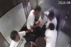 Khoảnh khắc thang máy quá tải rơi tự do 4 tầng làm 4 người gãy chân