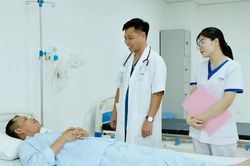 Đau bụng đi kh&aacute;m, người đ&agrave;n &ocirc;ng 47 tuổi ph&aacute;t hiện tắc động mạch tim