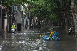Bão Dolphin đổ bộ miền Đông Trung Quốc, hơn 1 triệu người sơ tán