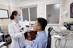 Hóc xương cá, biến chứng nguy hiểm từ thói quen 'chữa mẹo' sai lầm