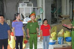 Bắt 2 chủ cơ sở giả mạo thương hiệu gạo Séng Cù nổi tiếng