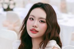Phương Mỹ Chi hoãn lịch gấp