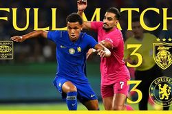 Chelsea thoát thua trong trận đấu lộn xộn ở Malaysia
