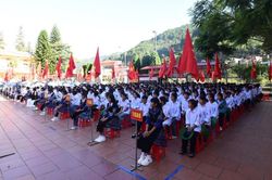 Năm học mới: Chuẩn bị từ ngôn ngữ, sách vở đến bữa ăn cho trẻ em vùng cao