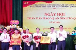 Phó Bí thư Thường trực Tỉnh ủy Hoàng Nghĩa Hiếu dự ngày hội 'Toàn dân bảo vệ an ninh Tổ quốc' tại xã Quỳnh Phú