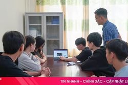 Lưu học sinh Lào tại Hà Tĩnh tưởng niệm Chủ tịch Quốc hội Xaysomphone Phomvihane