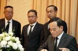 Lãnh đạo TP Hồ Chí Minh viếng Chủ tịch Quốc hội Lào Xaysomphone Phomvihane