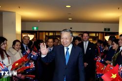 Tổng B&iacute; thư, Chủ tịch nước đến Canberra, tiếp tục chương tr&igrave;nh thăm Australia