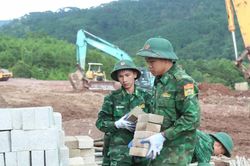 Bộ đội biên phòng chung tay xây dựng trường học biên cương