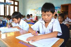Đổi mới, sắp xếp trường lớp học vì lợi ích học sinh