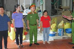 Khởi tố 2 đối tượng b&aacute;n gạo giả 'S&eacute;ng C&ugrave; Mường Khương'