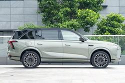 SUV 6 chỗ công suất 408 mã lực, giá gần 1,2 tỷ đồng
