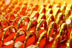 Vàng trong nước giảm theo đà thế giới