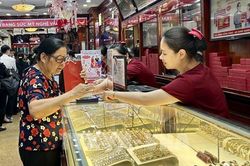 Giá vàng hôm nay 10/8: Vàng SJC quay đầu giảm