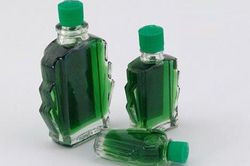 Nhà vệ sinh có mùi, thử đặt 1 lọ dầu gió: Mẹo nhỏ nhưng hiệu quả bất ngờ