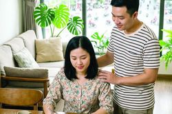 Gia đình trẻ ứng phó trước cú sốc tài chính
