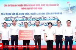 Gần 300 triệu đồng ủng hộ Quỹ 'V&igrave; biển đảo qu&ecirc; hương &ndash; V&igrave; tuyến đầu Tổ quốc'