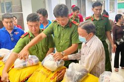 Tô Châu trao 812 suất quà cho người dân khó khăn