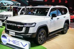 Toyota Land Cruiser Hybrid 2026 ra mắt tại Indonesia, giá gần 4 tỷ đồng