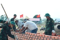 Thần tốc dựng nhà, đưa dân vùng lũ an cư trước mùa mưa bão