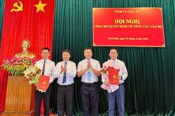 Công bố các quyết định về công tác cán bộ tại 2 xã Bình Khê và Bình Phú