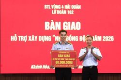 Lữ đoàn 162 bàn giao kinh phí hỗ trợ xây dựng "Nhà đồng đội"