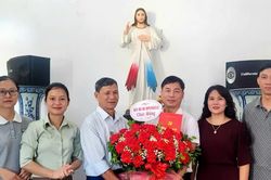 Phường Âu Lâu thăm, chúc mừng Giáo họ Âu Lâu nhân Thánh lễ tạ ơn