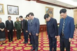 L&atilde;nh đạo tỉnh Ph&uacute; Thọ viếng Chủ tịch Quốc hội L&agrave;o
