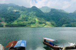 'Đánh thức' tiềm năng du lịch hồ Vai Miếu