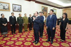 Đo&agrave;n tỉnh Th&aacute;i Nguy&ecirc;n viếng Chủ tịch Quốc hội L&agrave;o Xaysomphone Phomvihane tại Đại sứ qu&aacute;n L&agrave;o