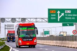 Bộ Xây dựng 'số hóa' thủ tục vận tải đường bộ, rút ngắn thời gian giải quyết