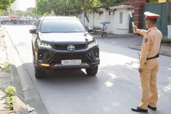 Hà Nội: Nhiều tài xế bị xử phạt vì đi tắt ngược chiều đường Đỗ Đức Dục