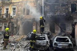 Nga tập kích tên lửa vào Ukraine, 300.000 hộ gia đình mất điện
