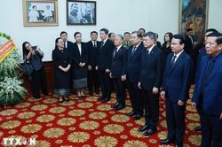 Lãnh đạo Đảng, Nhà nước viếng Chủ tịch Quốc hội Lào