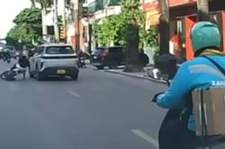 CSGT vào cuộc vụ ô tô, xe máy liên tục tạt đầu nhau trên đường
