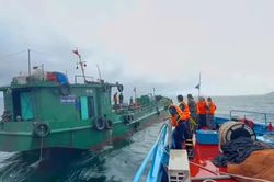 Ph&aacute;t hiện hơn 70.000 l&iacute;t dầu FO v&agrave; 41 th&ugrave;ng sơn nhập lậu tr&ecirc;n biển Hải Ph&ograve;ng